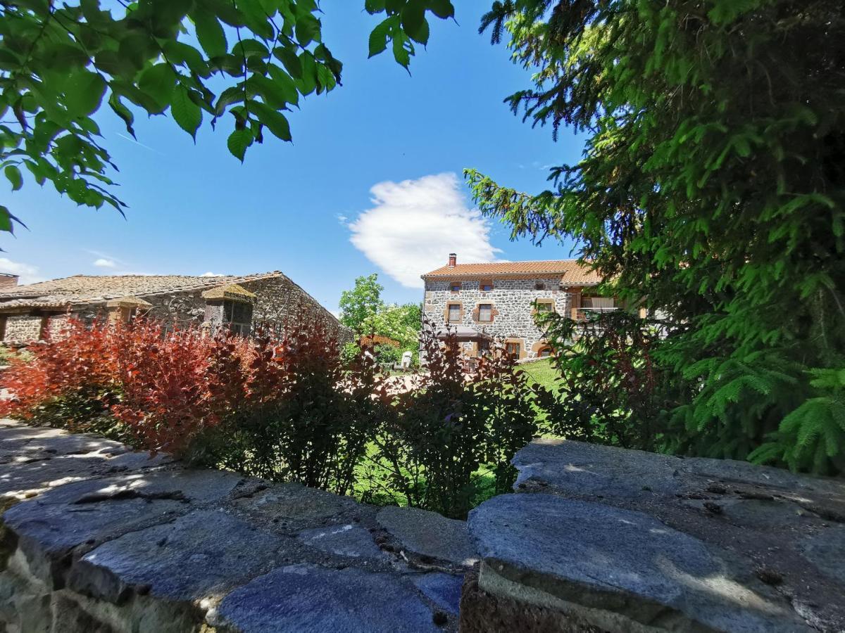 Le Clos Des Pierres Rouges Frühstückspension *