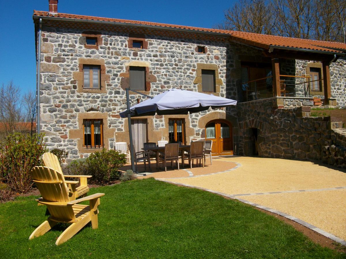 Le Clos Des Pierres Rouges Frühstückspension Saint-Privat-dʼAllier